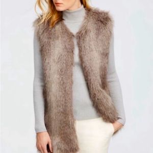 Banana Republic Faux Fur Vest in Gray. Size Small. Excellent condition!
